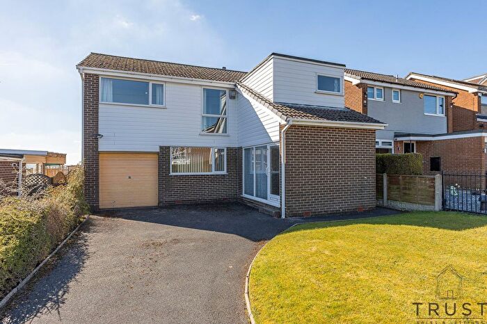 4 Bedroom Detached House For Sale In Moorside View, Drighlington, BD11