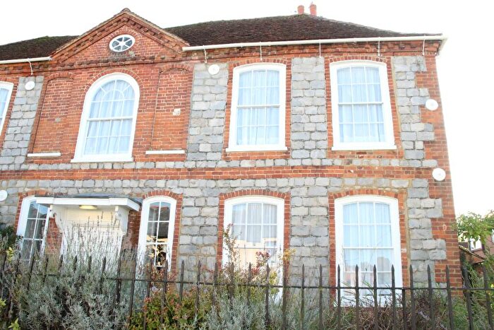 1 Bedroom Flat To Rent In High Street, Lambourn, Berkshire, ., RG17