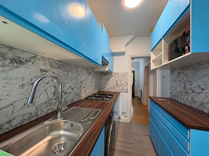 1 Bedroom Semi Detached House To Rent In Hillside Road, Southall, UB1