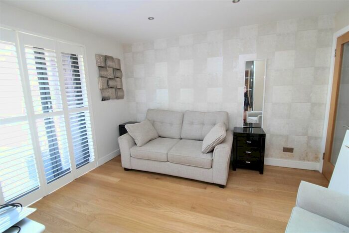 Studio To Rent In Hilltop, Brighton, BN1