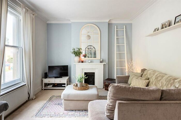 2 Bedroom Flat For Sale In London Road, Redhill, RH1