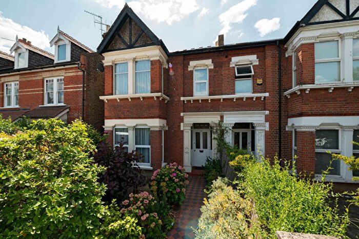 4 Bedroom Block Of Flats For Sale In Kingston Road, Teddington, TW11