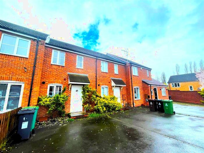 2 Bedroom Town House To Rent In Pitchwood Close, Darlaston, Wednesbury, WS10