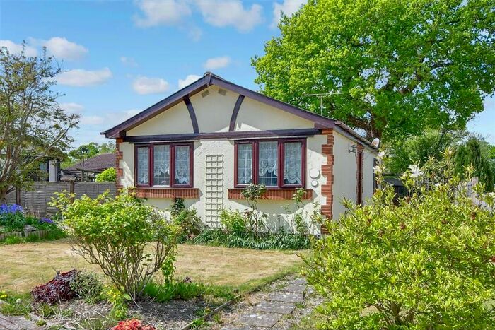 2 Bedroom Mobile/park Home For Sale In London Road, Hassocks, West Sussex, BN6