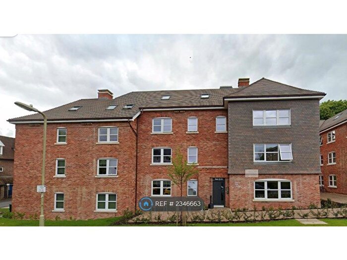 3 Bedroom Flat To Rent In Greenhill Road, Winchester, SO22