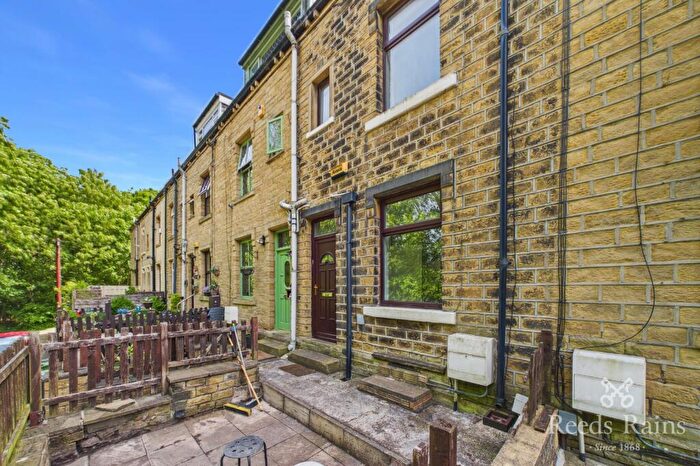 3 Bedroom Terraced House To Rent In Wood Terrace, Huddersfield, West Yorkshire, HD4