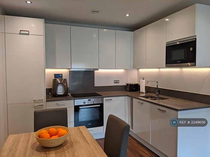 2 Bedroom Flat To Rent In Drake Way, Reading, RG2