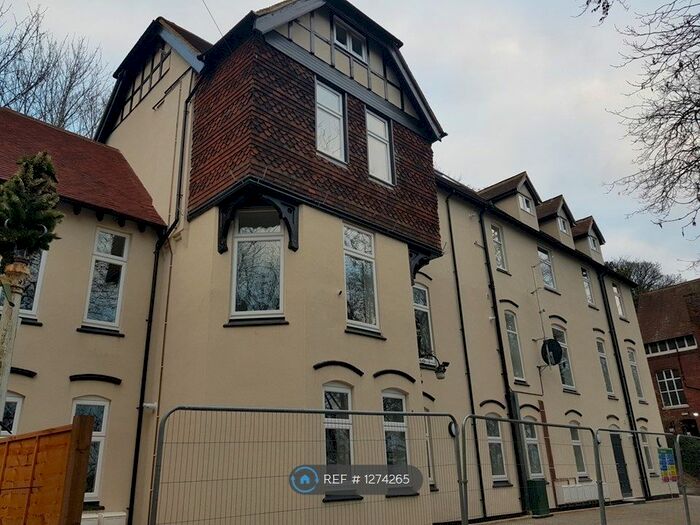 2 Bedroom Flat To Rent In Hart Hill Drive, Luton LU2