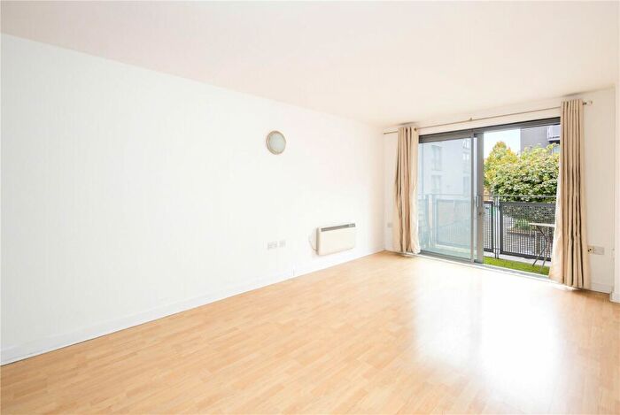 2 Bedroom Flat For Sale In Dakota Building, Deals Gateway, London, SE13