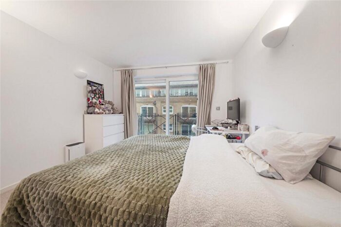 2 Bedroom Duplex For Sale In The Grainstore, Western Gateway, London, E16