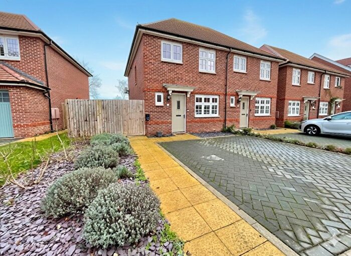 3 Bedroom Semi Detached House For Sale In Armstrong Road, Luton, LU2