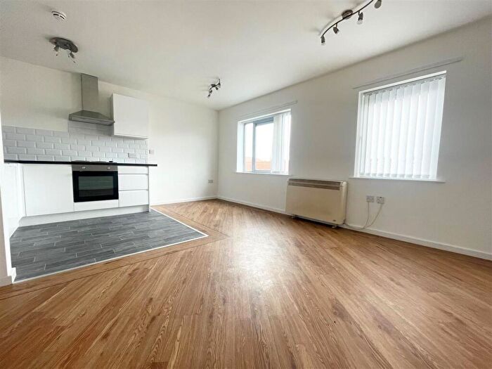 3 Bedroom Flat To Rent In River View, City Centre, Sunderland, SR1