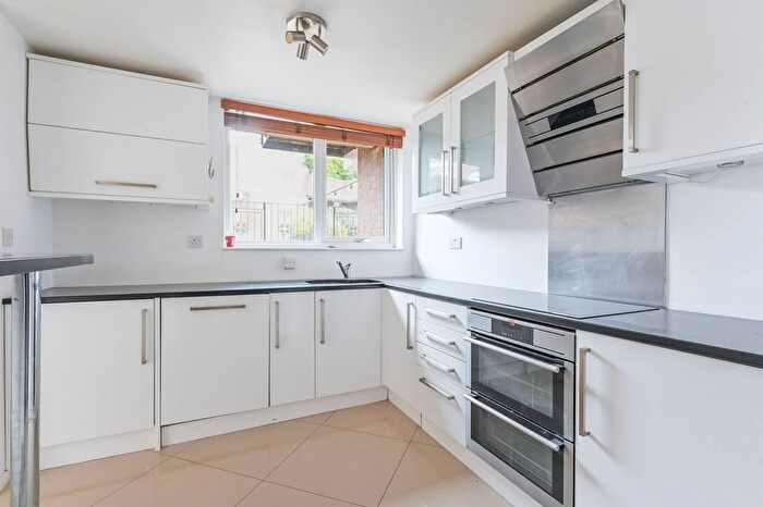 3 Bedroom Flat For Sale In St Katharines Way, Wapping, London, E1W