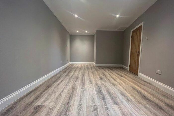 Studio To Rent In High Road, London, E18