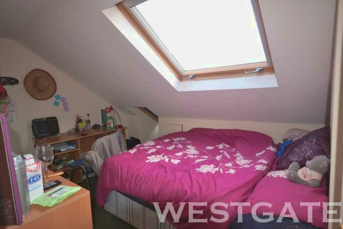 6 Bedroom Terraced House To Rent In Swainstone Road, Reading, RG2