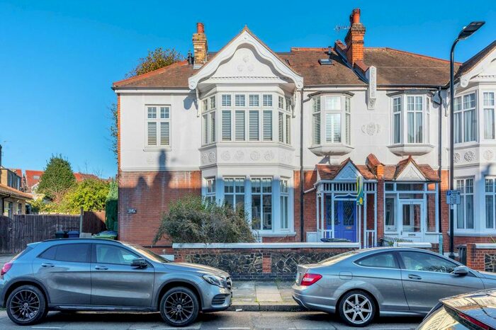 3 Bedroom Flat To Rent In Byron Road, Ealing, London, W5