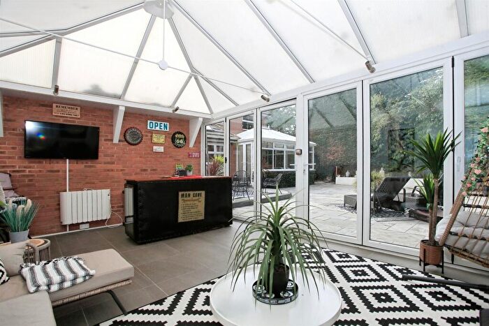 4 Bedroom Detached House For Sale In The Lawns, Peterborough, PE4