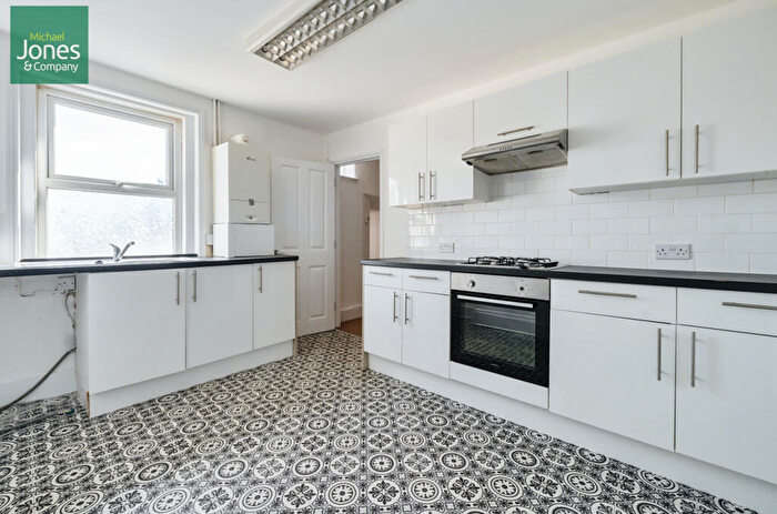 2 Bedroom Flat To Rent In Gratwicke Road, Worthing, West Sussex, BN11