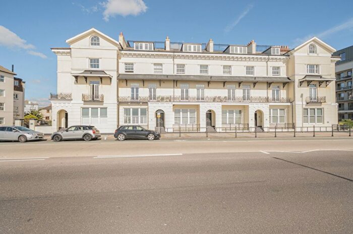 3 Bedroom Flat To Rent In South Parade, Southsea, PO4