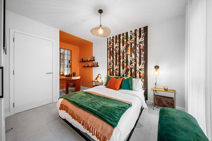 2 Bedroom Flat For Sale In Samara Drive, Southall, UB1