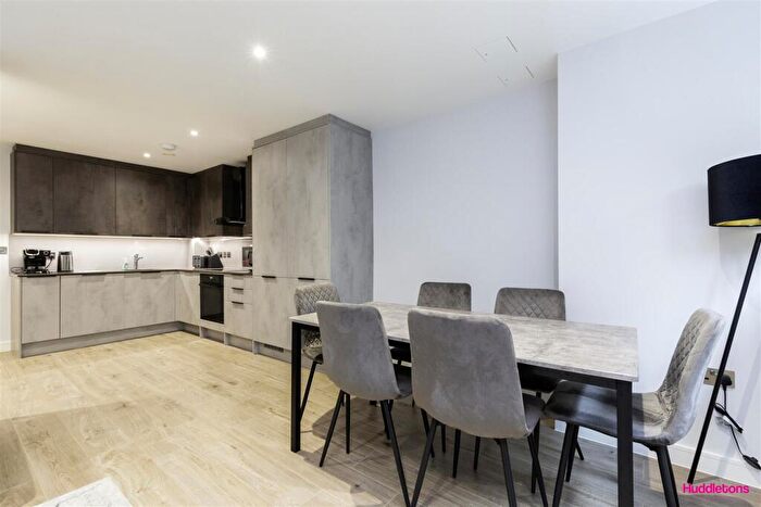 3 Bedroom Flat To Rent In The Hyde, Hendon, NW9