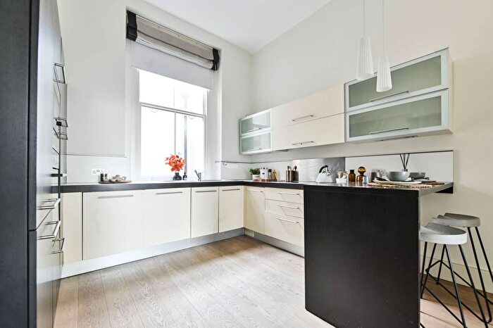 2 Bedroom Flat For Sale In Redcliffe Square, Chelsea, London, SW10