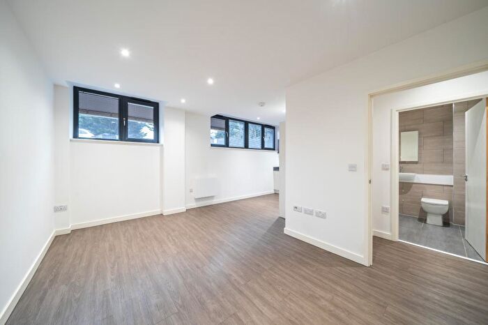 2 Bedroom Apartment To Rent In London, London, N20