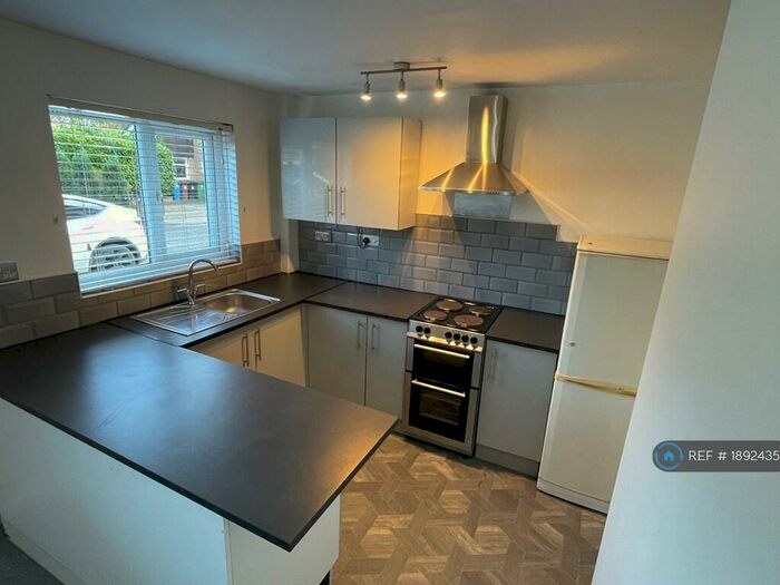 1 Bedroom Flat To Rent In Reddish, Stockport, SK5
