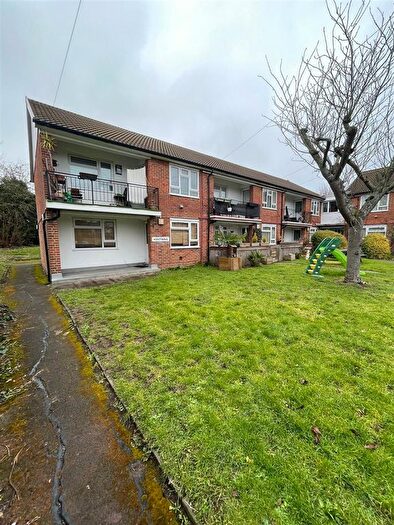 1 Bedroom Flat To Rent In Priory Close, Oakwood, N14