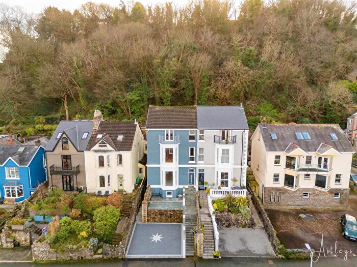 2 Bedroom Apartment For Sale In Overland Road., Mumbles, Swansea, SA3