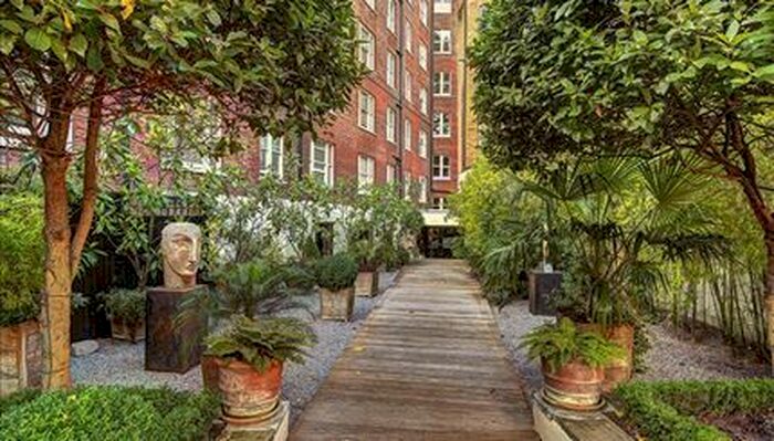 1 Bedroom Flat To Rent In Hill Street, London, W1J
