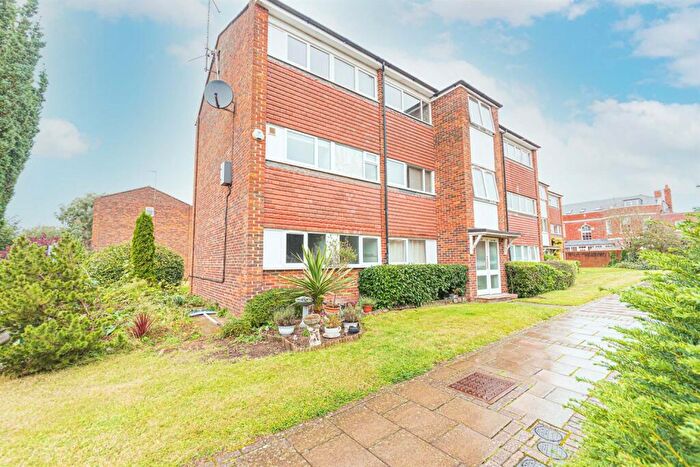 2 Bedroom Apartment To Rent In Elms Road, Wokingham, RG40
