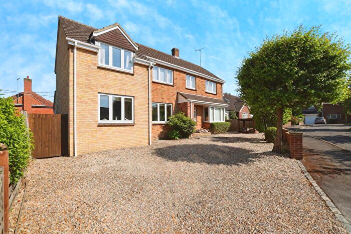 4 Bedroom Detached House For Sale In St Johns Close, Pewsey, SN9