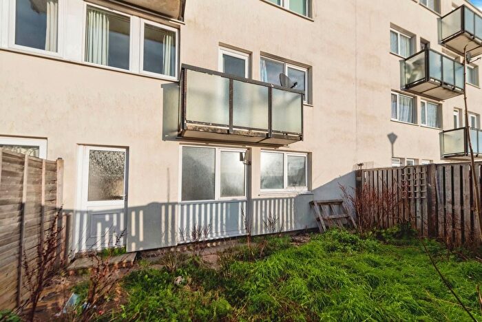 2 Bedroom Flat For Sale In Samson Close, Gosport, Hampshire, PO13