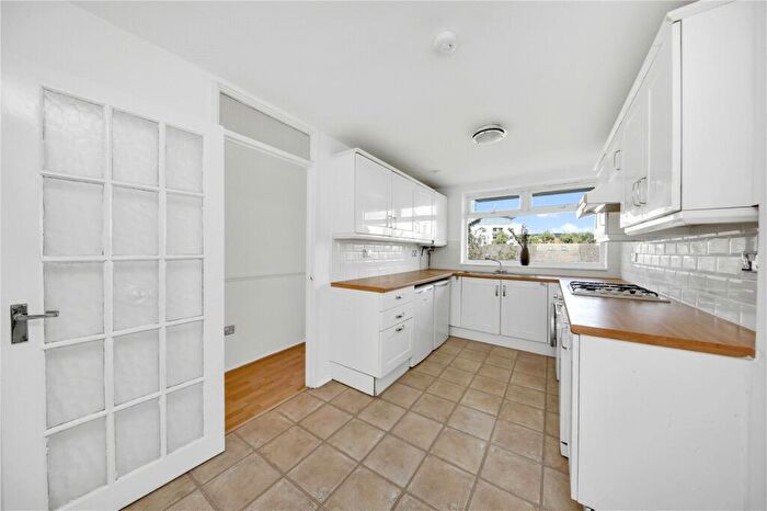 2 Bedroom Apartment To Rent In Chipka Street, London, E14