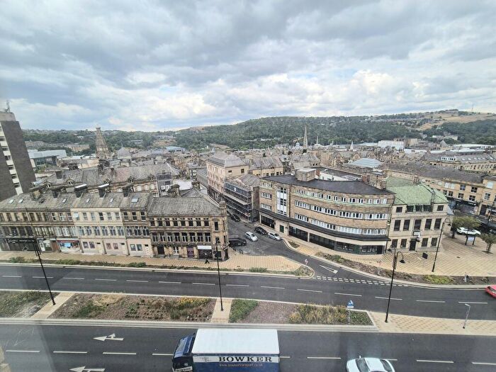2 Bedroom Apartment To Rent In Cow Green, Halifax, HX1