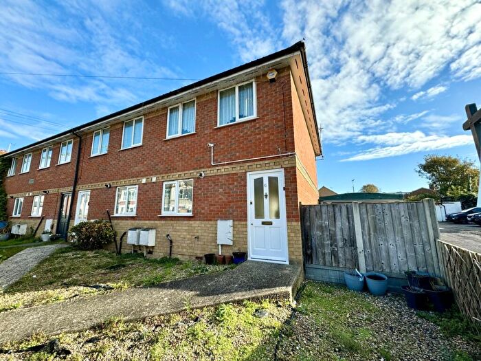2 Bedroom End Of Terrace House To Rent In Bournemouth Park Road, Southend-on-Sea, Essex, SS2