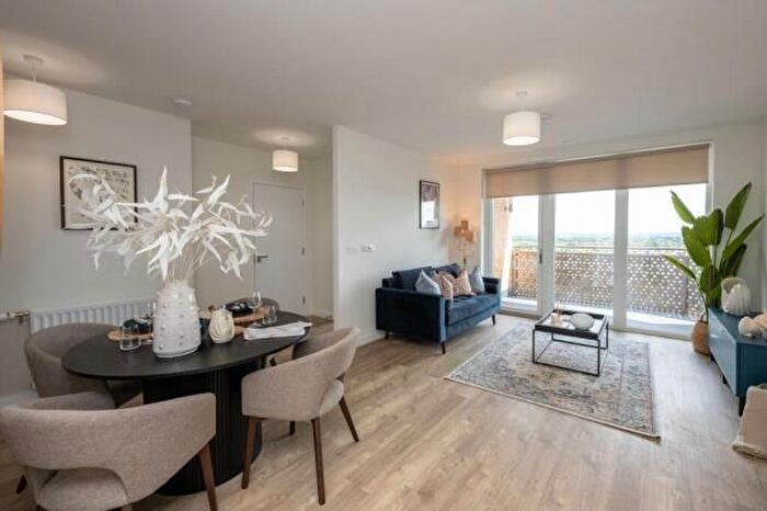 2 Bedroom Flat To Rent In Elmsleigh Road, Staines, TW18