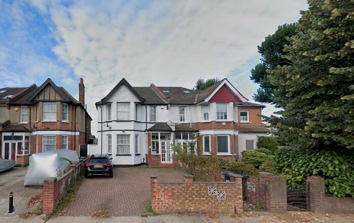 4 Bedroom Semi-Detached House To Rent In Thornbury Road, Isleworth, TW7