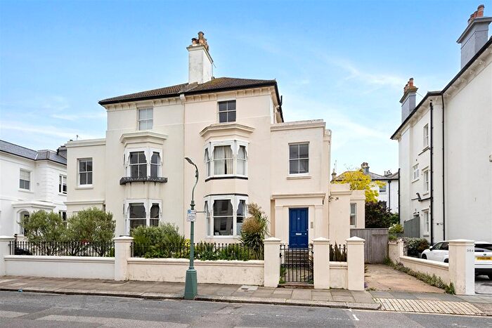 2 Bedroom Flat For Sale In Medina Villas, Hove, BN3