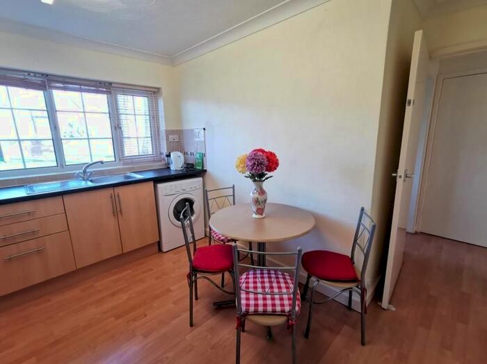 2 Bedroom Flat To Rent In Weetworth Park, Castleford, WF10