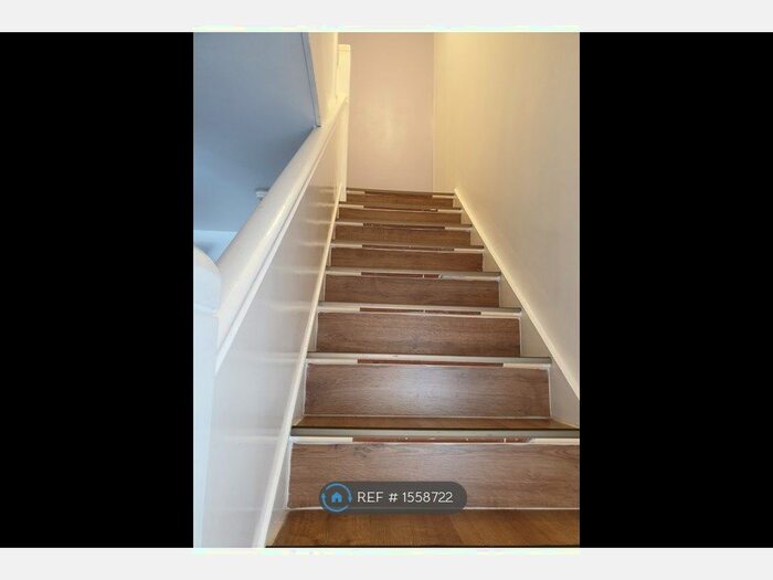 2 Bedroom Flat To Rent In Brookmans Park, Hatfield, AL9