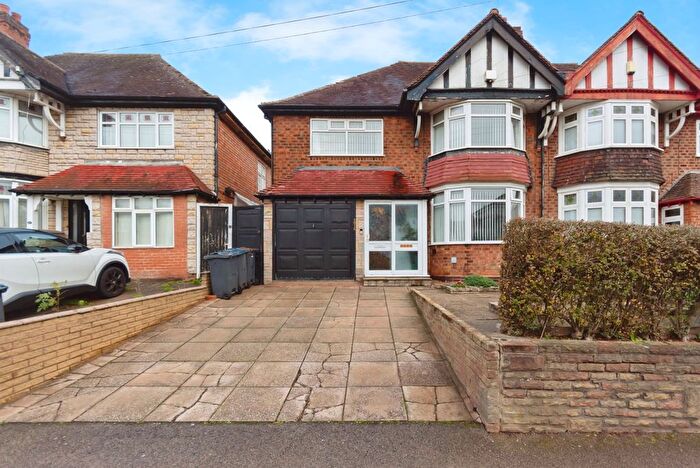 4 Bedroom Semi Detached House For Sale In Warwick Road, Acocks Green, Birmingham, West Midlands, B27