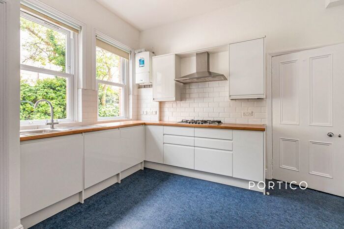 2 Bedroom Flat To Rent In High Road, N20
