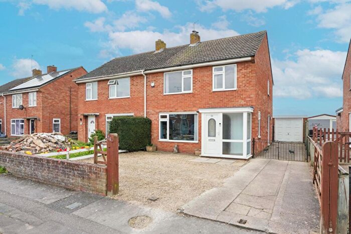 3 Bedroom Semi Detached House For Sale In Lockway, Drayton, OX14