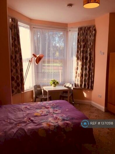 Studio To Rent In Green Lanes, London, N4