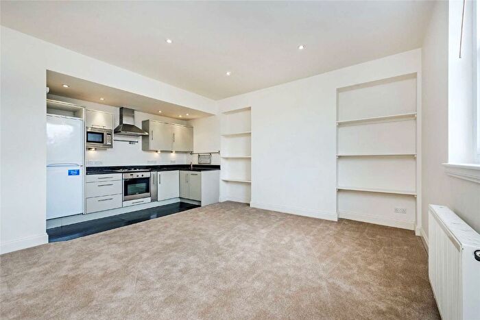 2 Bedroom Flat To Rent In Old Station Way, London, SW4