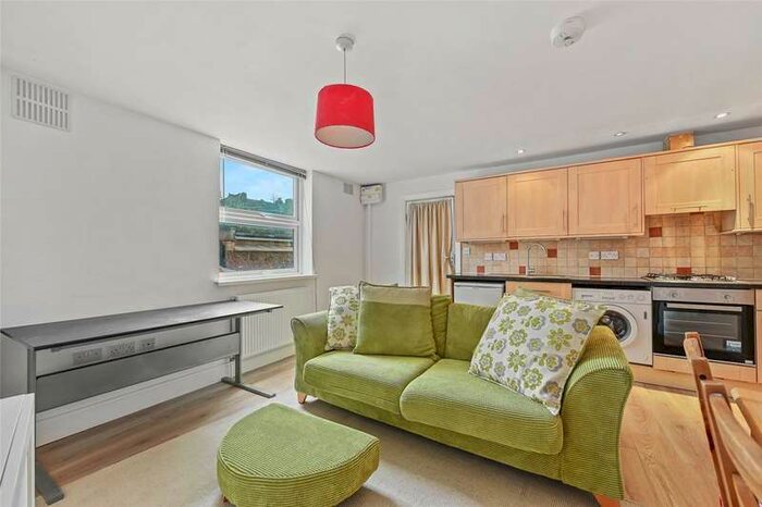 1 Bedroom Flat To Rent In Uxbridge Road, Shepherds Bush, London, W12