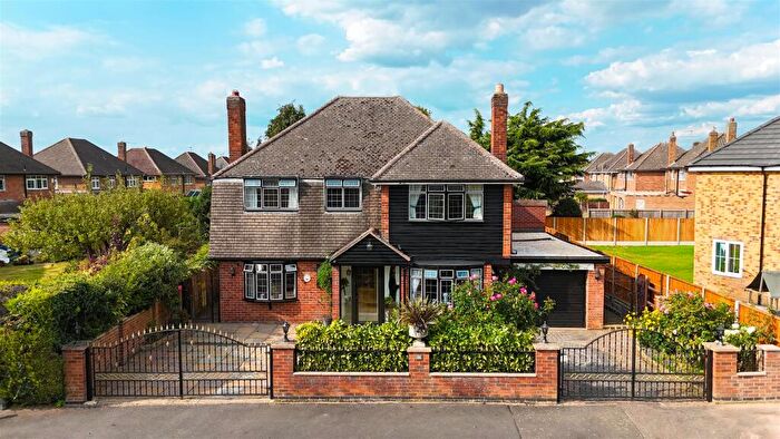 4 Bedroom Detached House For Sale In Half Moon Crescent, Oadby, Leicester, LE2