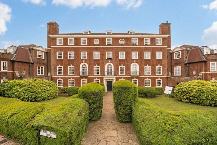 3 Bedroom Flat For Sale In Fortis Green Road, London, N10